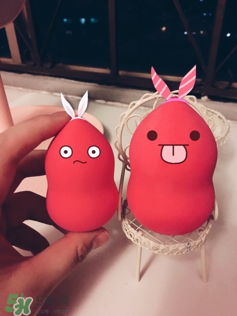 ��ɫ��װ�Ļ�ױƷ ��ɫƿ�ӵĻ���Ʒ